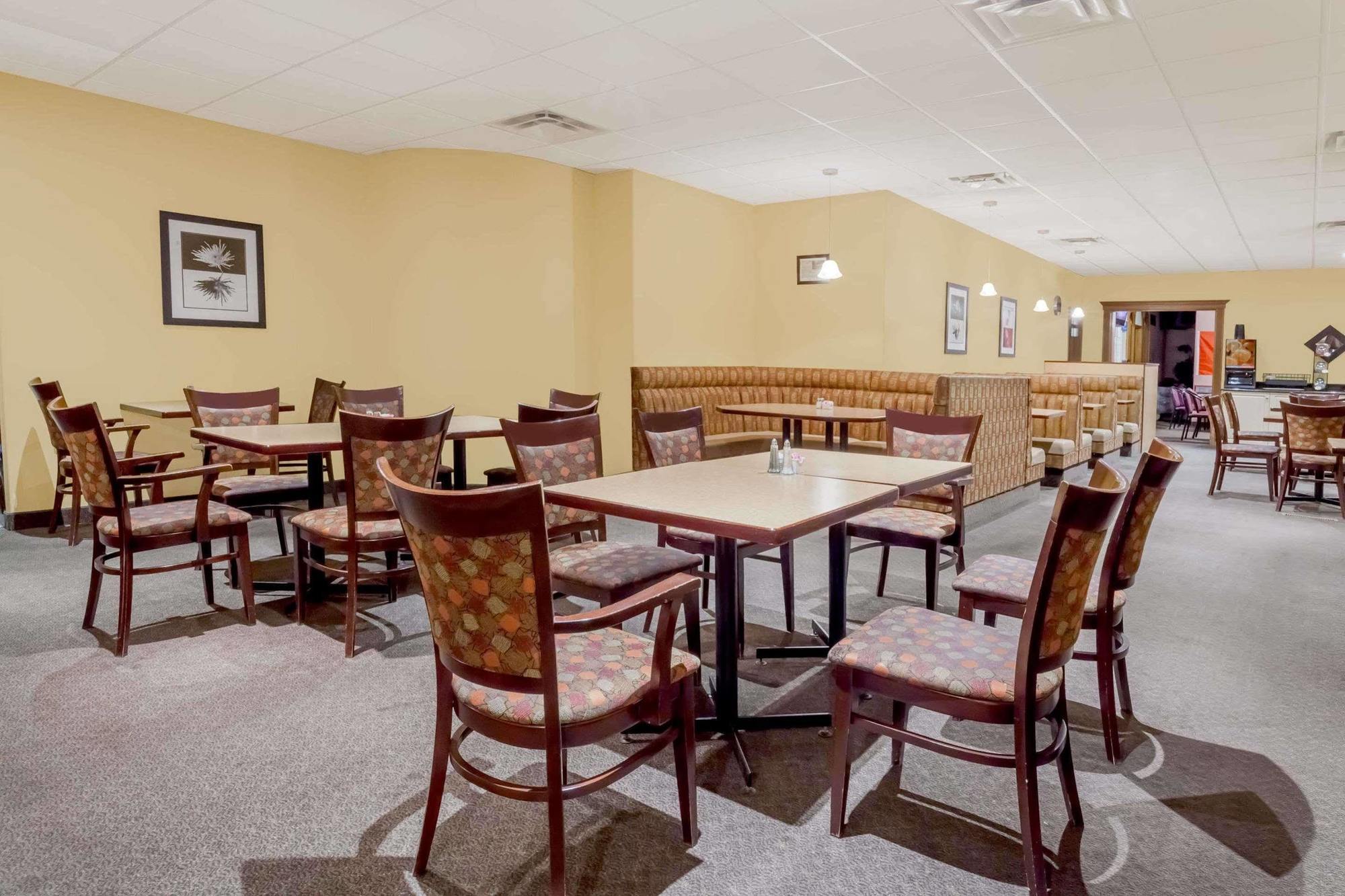 Hotel Ramada By Wyndham Yorkton Zewnętrze zdjęcie